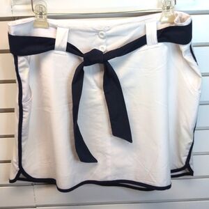 Emerald 18 White skort with Navy Trim size 14 EUC